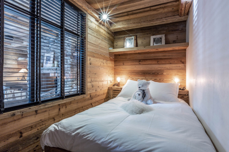 _lv_images__lot_0002340162_15_18259389