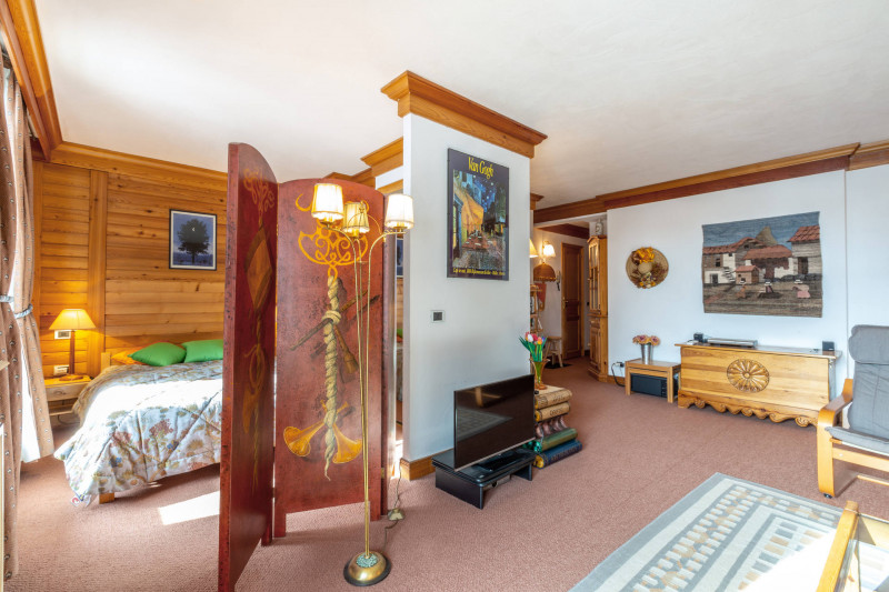 _lv_images__lot_0002340163_06_18323129