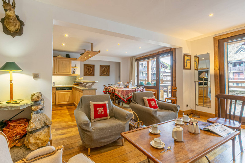 _lv_images__lot_0002340165_03_18323970