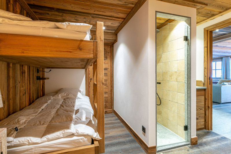 _lv_images__lot_0002340166_09_17828280