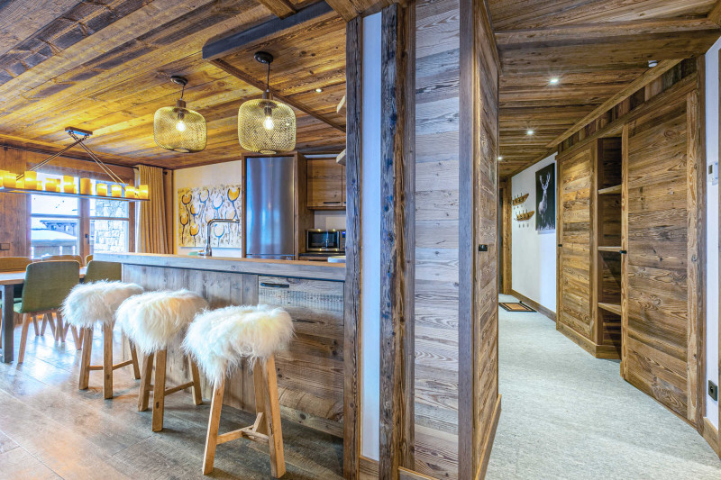 _lv_images__lot_0002340166_15_18321702