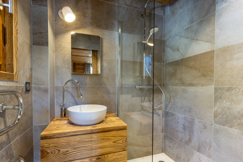 _lv_images__lot_0002340172_14_18226070