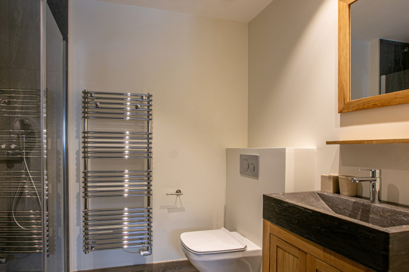 _lv_images__lot_0002340181_13_18516536