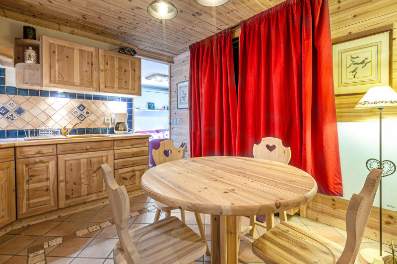 _lv_images__lot_0002340186_04_18304941