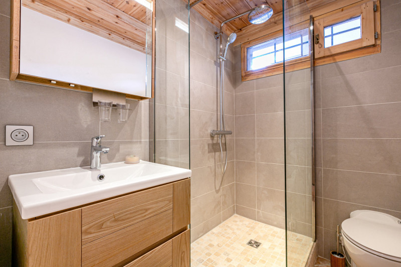 _lv_images__lot_0002340186_09_18432200