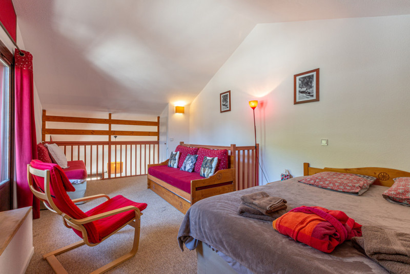 _lv_images__lot_0002340188_06_17942574