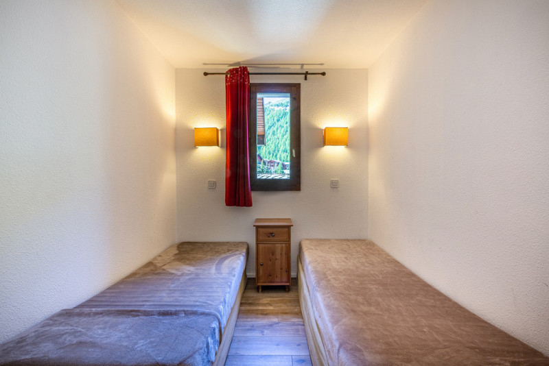 _lv_images__lot_0002340188_07_18226830