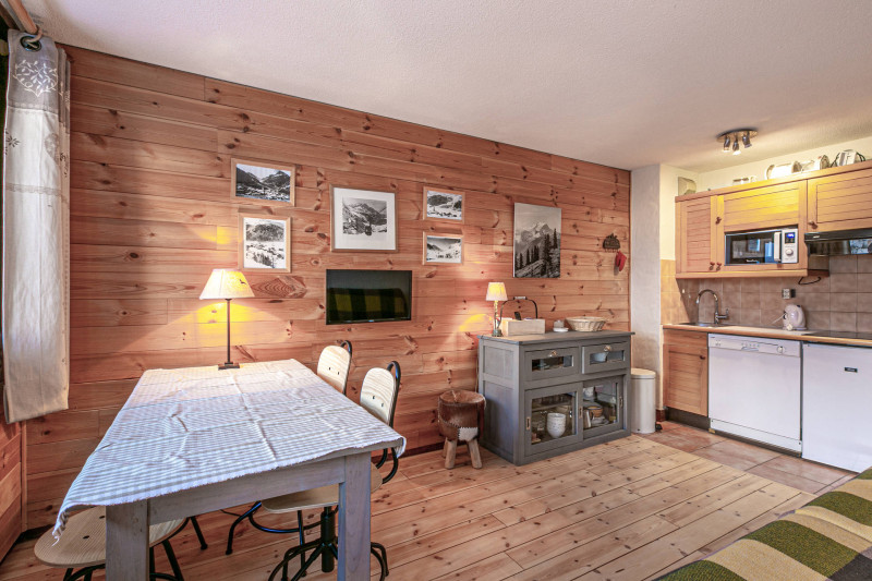 _lv_images__lot_0002340190_02_17761156