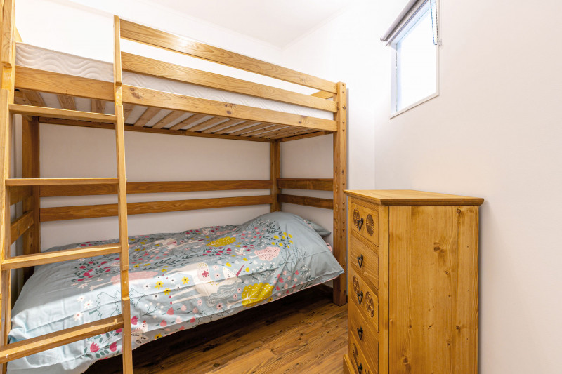 _lv_images__lot_0002340192_06_18487685