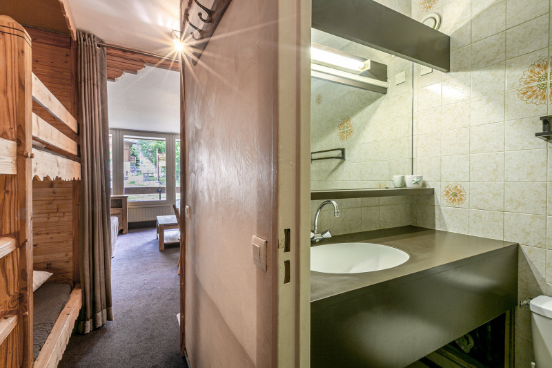 _lv_images__lot_0002340194_08_18559136