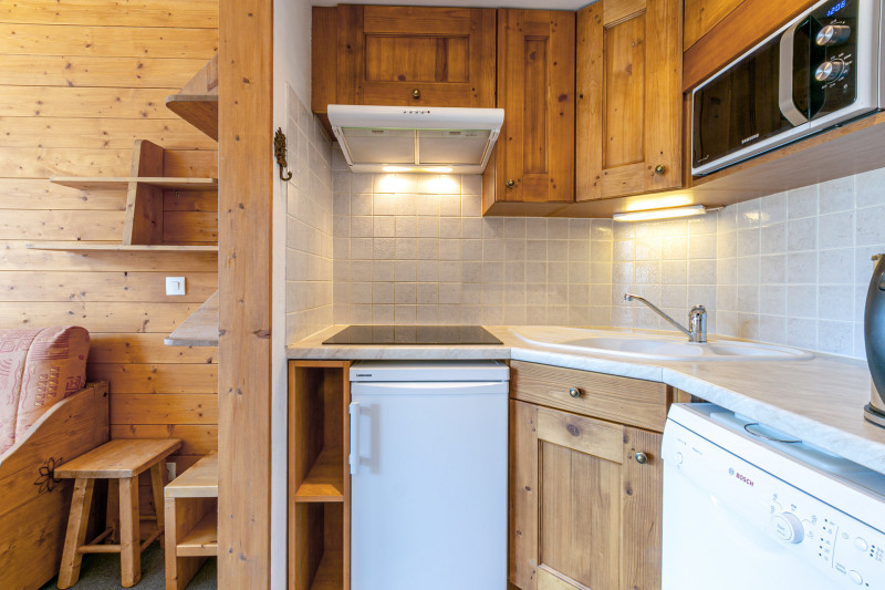 _lv_images__lot_0002340197_06_18307670