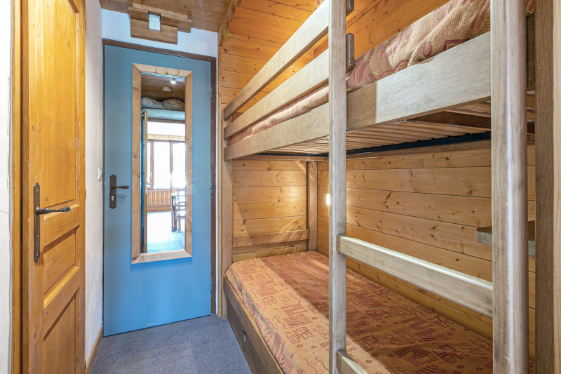 _lv_images__lot_0002340197_08_17943496