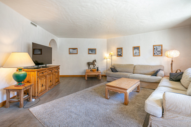 _lv_images__lot_0002340207_03_17302448