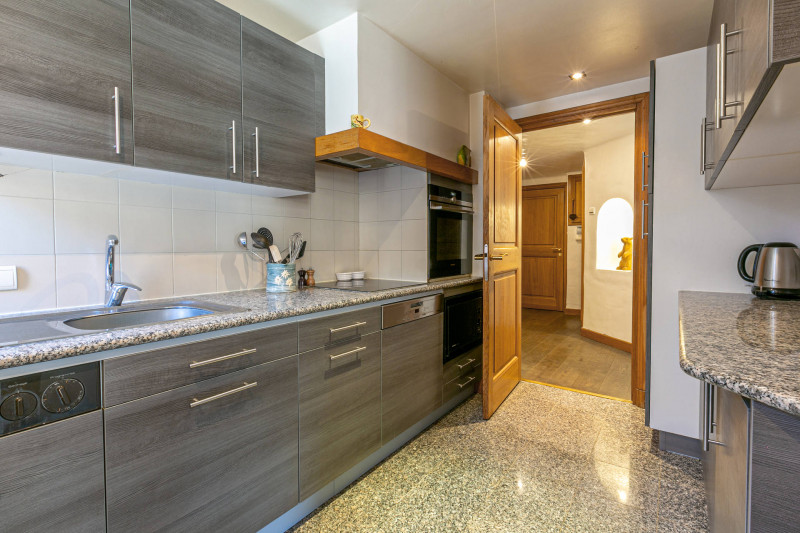 _lv_images__lot_0002340207_05_18262822