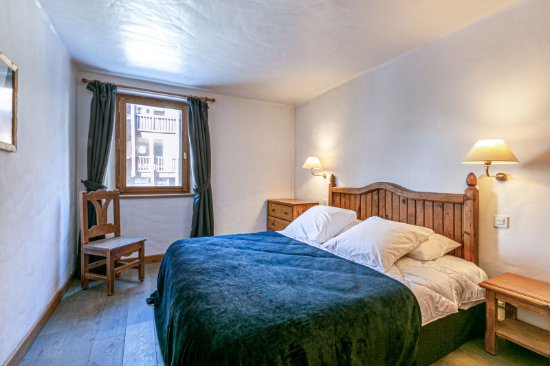 _lv_images__lot_0002340207_08_17302453