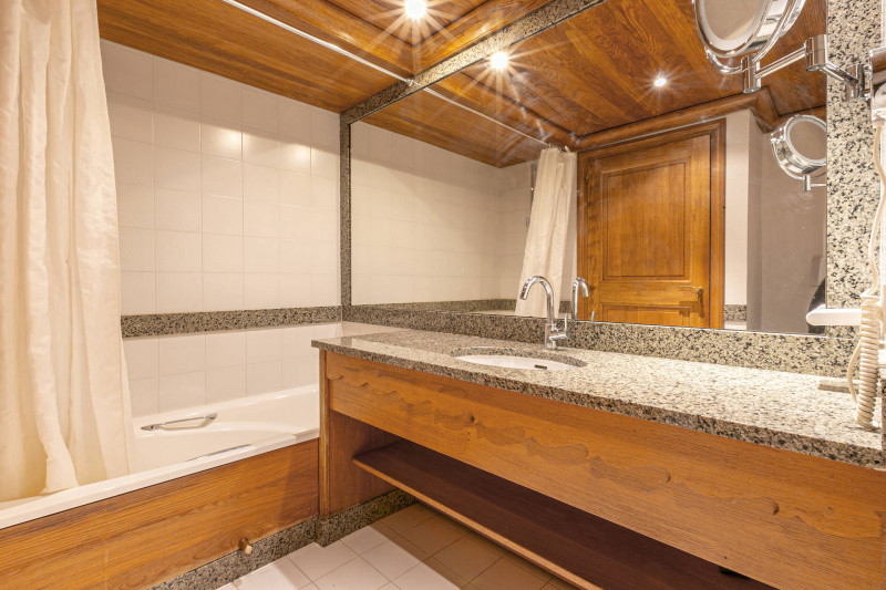 _lv_images__lot_0002340207_10_18360722 _lv_images__lot_0002340207_10_18360722