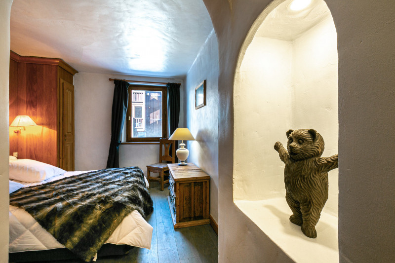 _lv_images__lot_0002340207_15_18005119