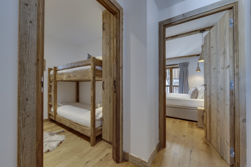 _lv_images__lot_0002340214_09_19472356