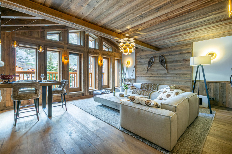 _lv_images__lot_0002340215_04_17300559