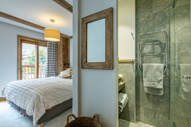 _lv_images__lot_0002340215_10_17443763