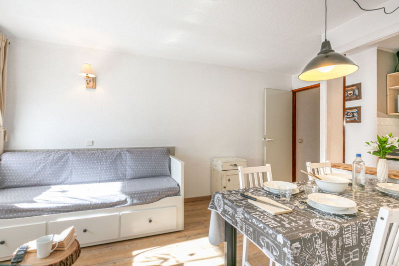 _lv_images__lot_0002340224_02_18393222