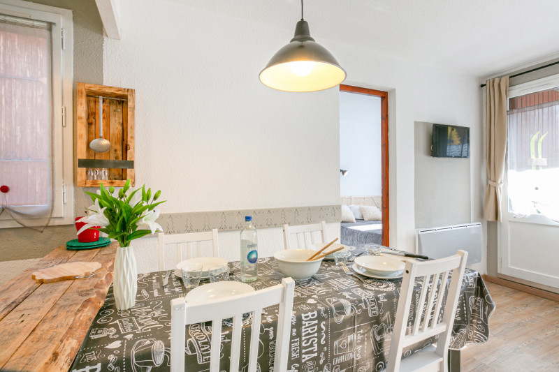 _lv_images__lot_0002340224_06_18002556