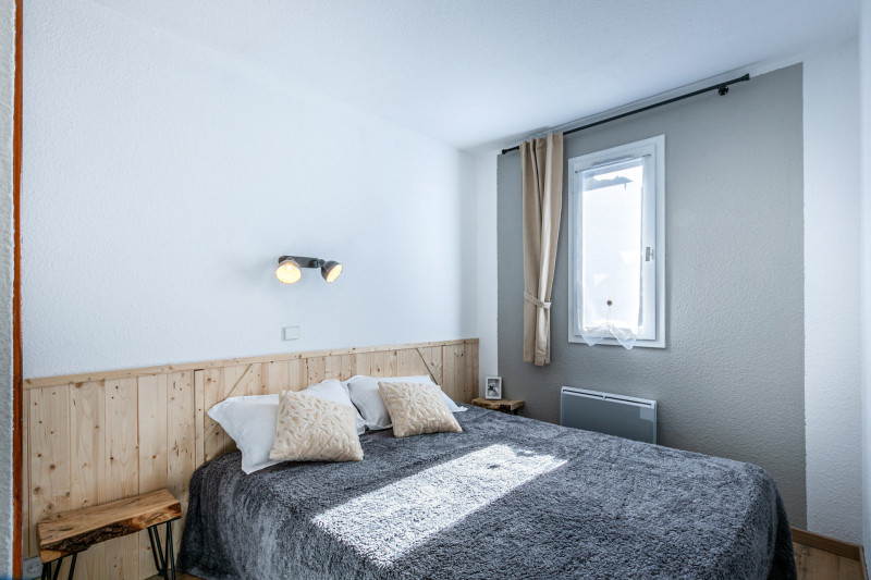 _lv_images__lot_0002340224_09_18549021