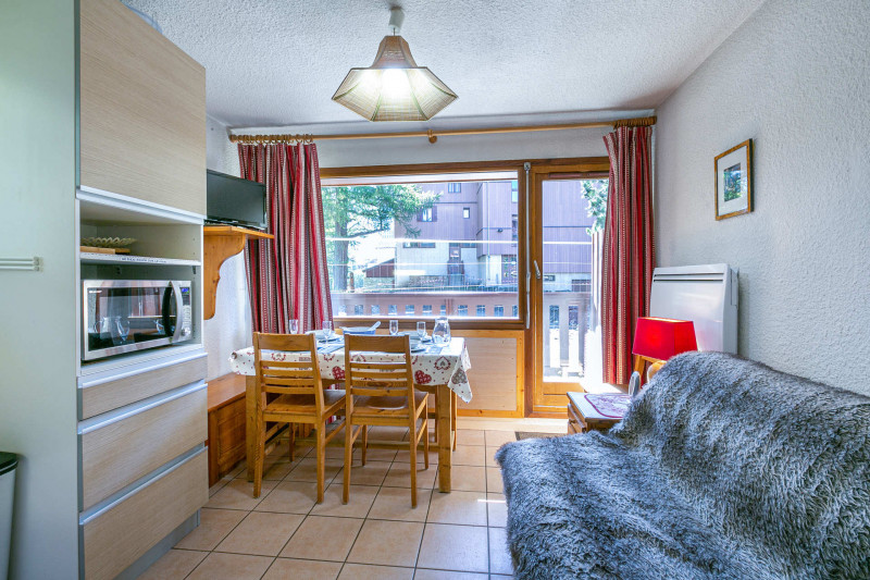 _lv_images__lot_0002340225_01_17436815