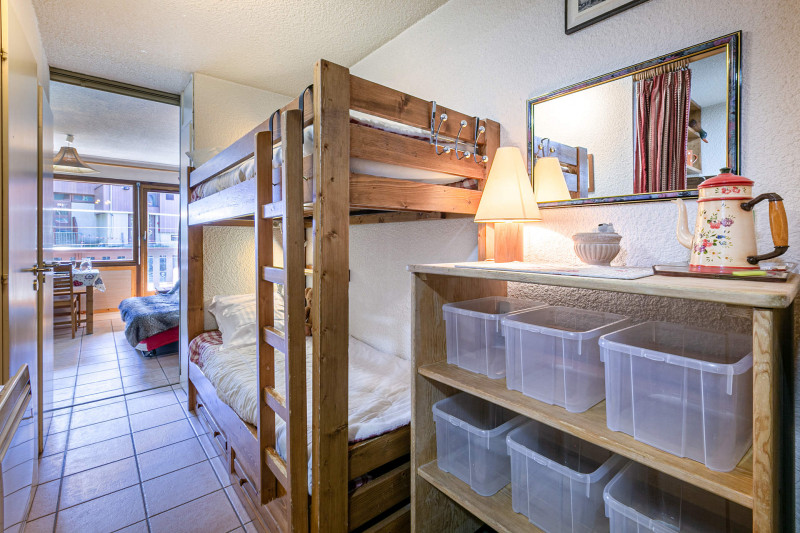 _lv_images__lot_0002340225_07_18519687