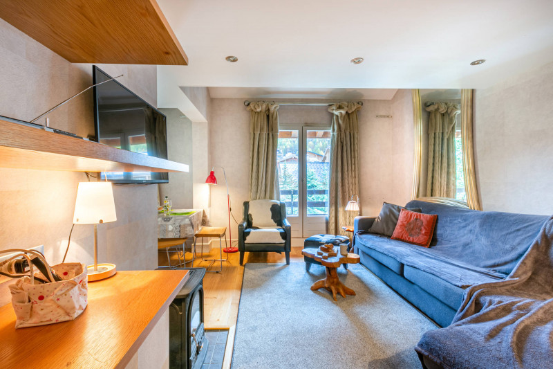 _lv_images__lot_0002340235_03_17942601