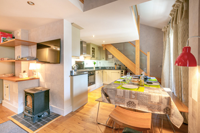 _lv_images__lot_0002340235_06_18433804