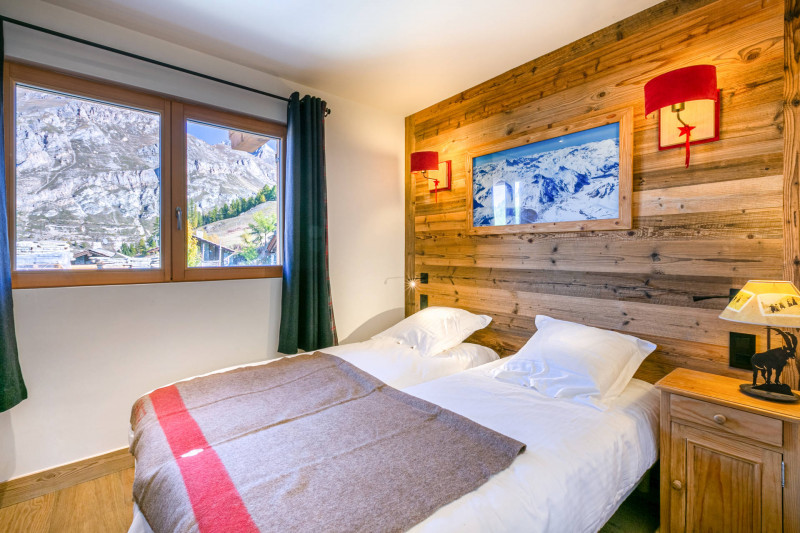 _lv_images__lot_0002340237_06_17400573 _lv_images__lot_0002340237_06_17400573