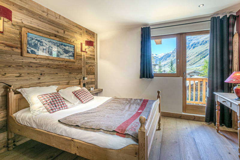 _lv_images__lot_0002340237_07_18432610