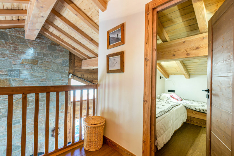 _lv_images__lot_0002340237_11_17435332