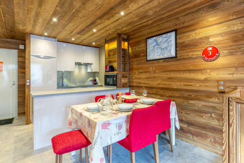 _lv_images__lot_0002340248_04_18466710