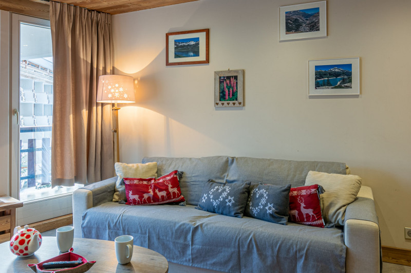 _lv_images__lot_0002340248_06_18224396