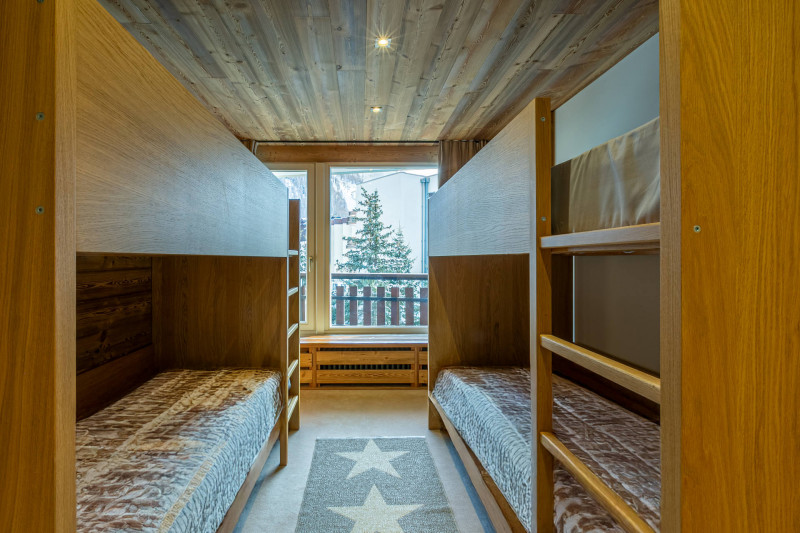 _lv_images__lot_0002340248_09_18448943