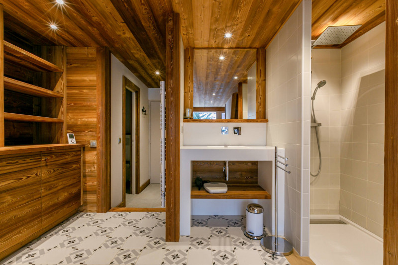 _lv_images__lot_0002340248_11_17416455