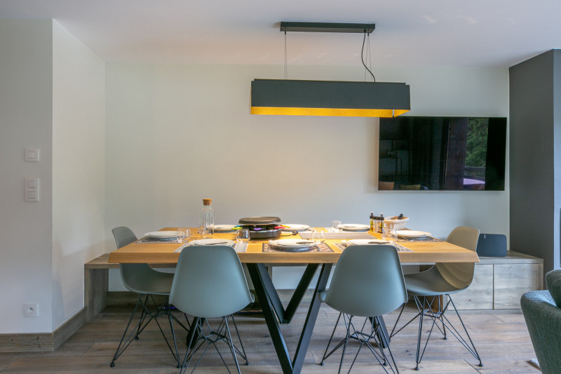 _lv_images__lot_0002340249_04_17760403