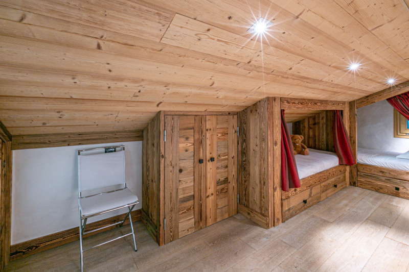 _lv_images__lot_0002340250_12_18448448