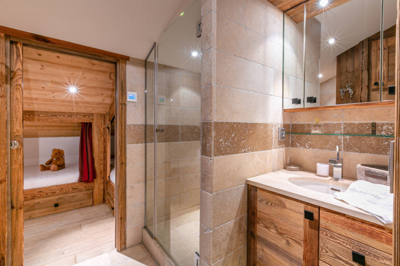 _lv_images__lot_0002340250_13_18356867