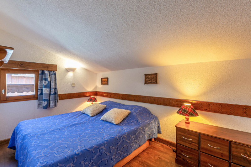 _lv_images__lot_0002340254_11_17401240