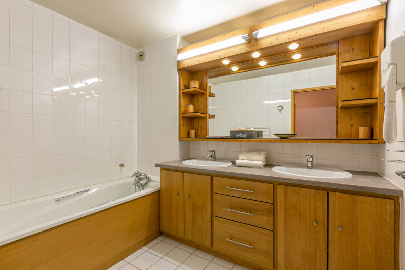 _lv_images__lot_0002340255_14_17939934