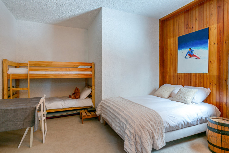 _lv_images__lot_0002340258_07_18431242