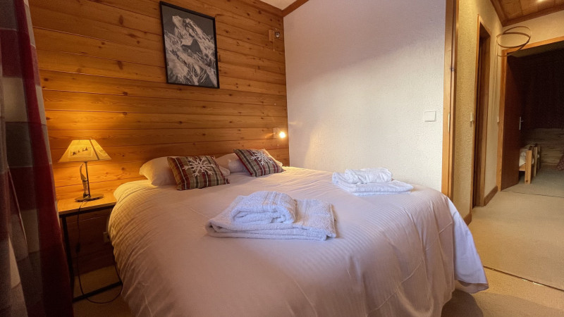 _lv_images__lot_0002340260_08_18516873