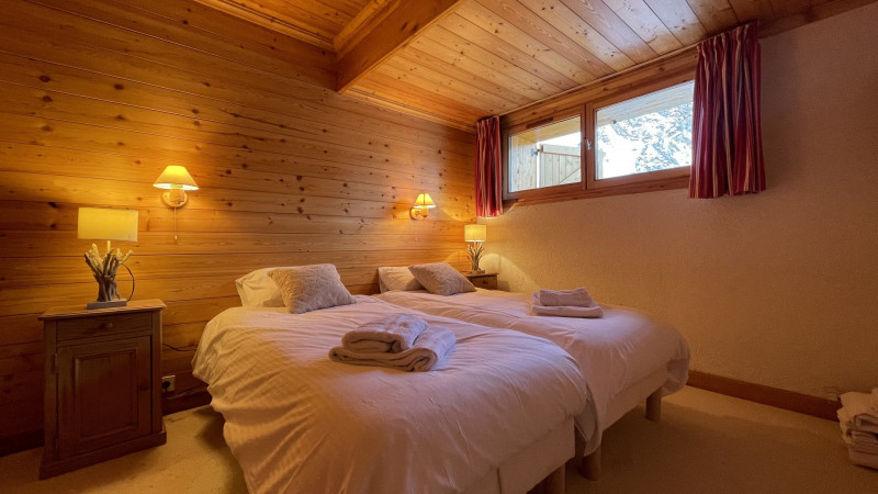 _lv_images__lot_0002340260_11_17830558