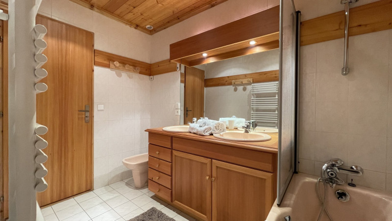 _lv_images__lot_0002340260_12_17400748 _lv_images__lot_0002340260_12_17400748