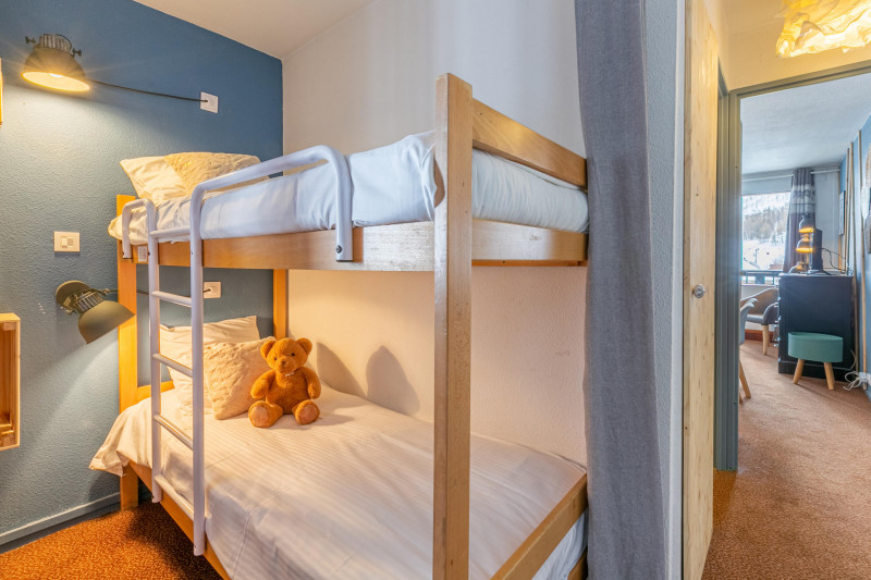 _lv_images__lot_0002340261_06_18227514