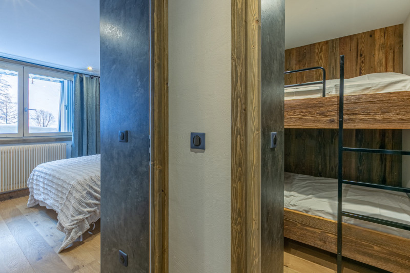 _lv_images__lot_0002340264_08_18433026