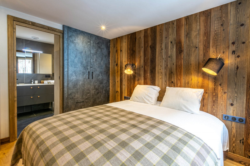 _lv_images__lot_0002340264_11_18433029